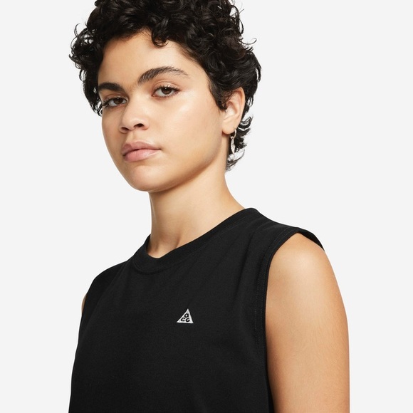 NIKE • ACG Dri Fit Sleeveless Tank - Picture 4 of 7